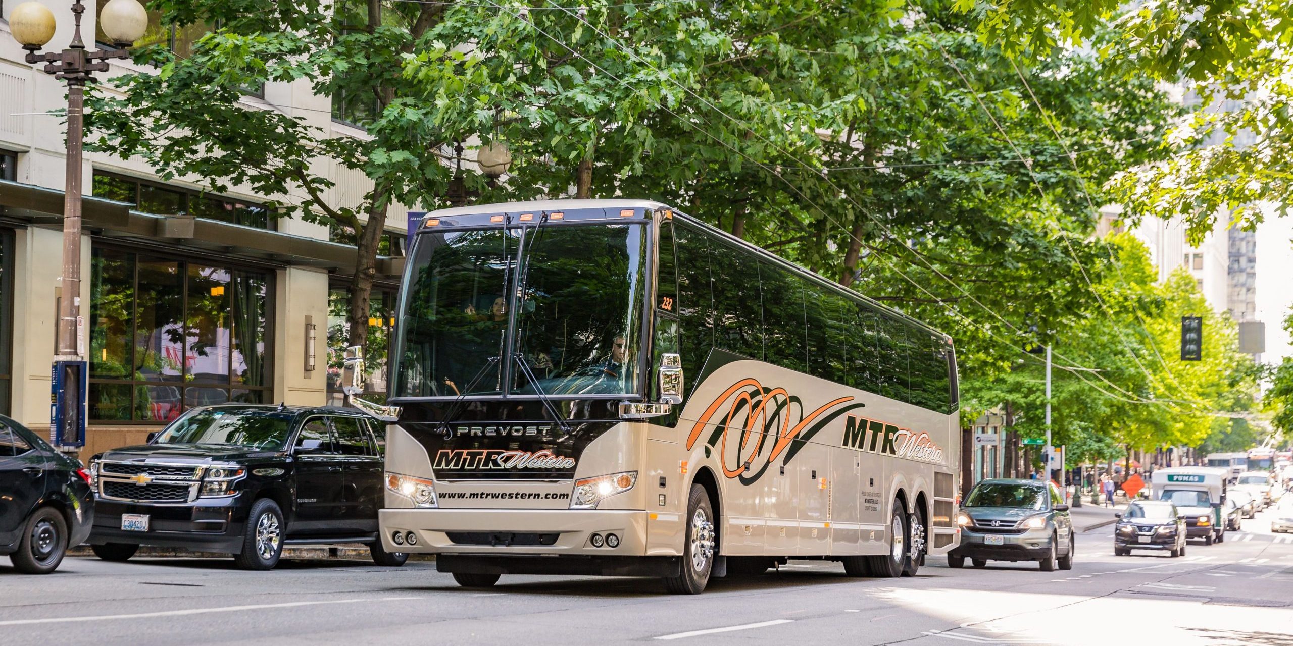 Why Choose a Charter Bus for Corporate Outings? - MTRWestern