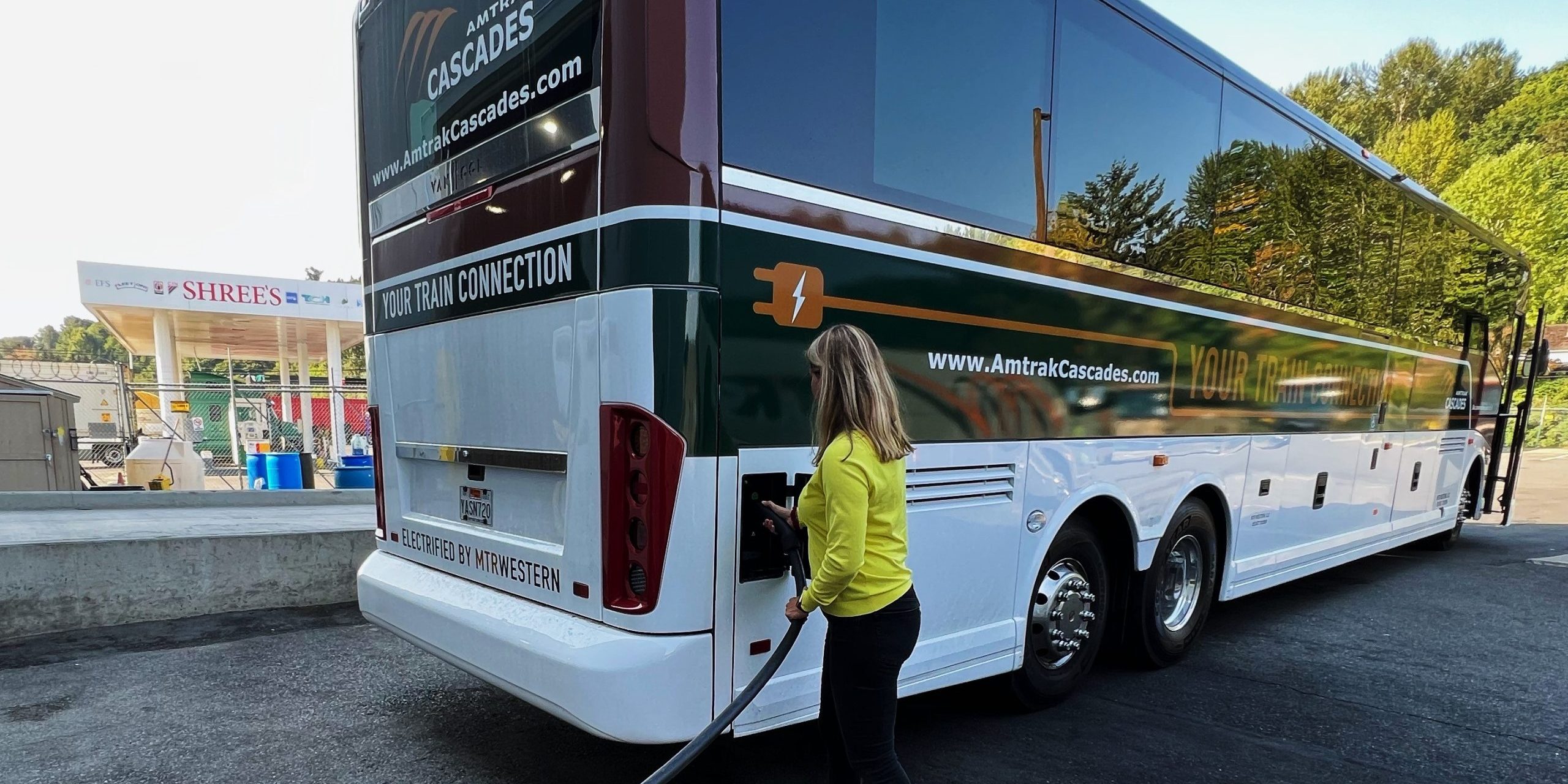 MTRWestern and Amtrak Electric Bus